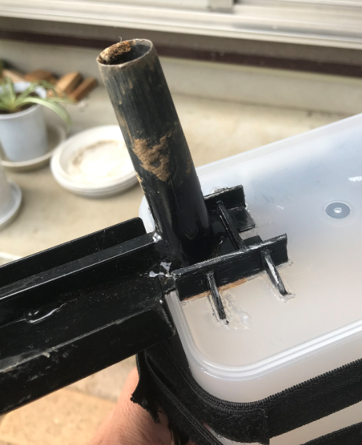 芝生 コアリングで抜く土を自作の受け皿で自動回収 Diy