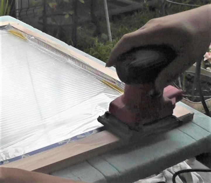 リョービ製サンダーS-5000で木工製品の表面を仕上げる