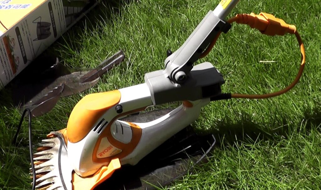 芝刈り用のリョービ製電動バリカンAB-1620にポールとスライダーを装着して芝刈りを楽にして効率をあげる