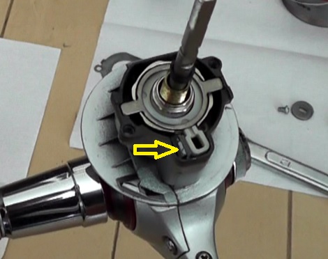 DAIWA（ダイワ）製'09 レガリスの逆回転を防止するリングを制御する突起が破損しスペーサーで修理する
