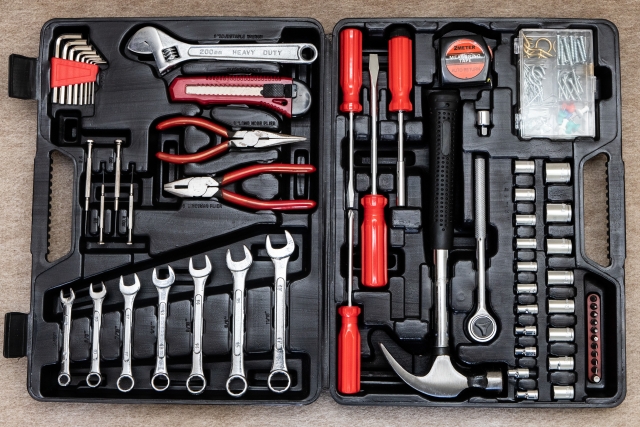 DIYには特殊な工具が必要なものがあるが、製品に付属されているものには使い難いものが多い