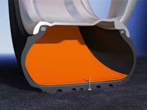 コンチネンタル社のコンチシール搭載タイヤはタイヤ内側のシーリング材がパンクの穴を補修する