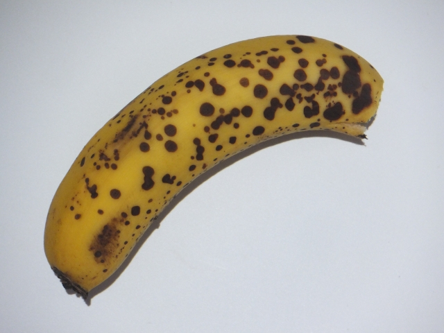 バナナは皮に茶色い斑点が出始めた時が完熟で最も甘い状態