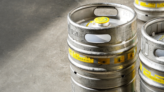 居酒屋で飲まれている生ビールは樽に入った生ビールを注いだ樽生ビールとなる