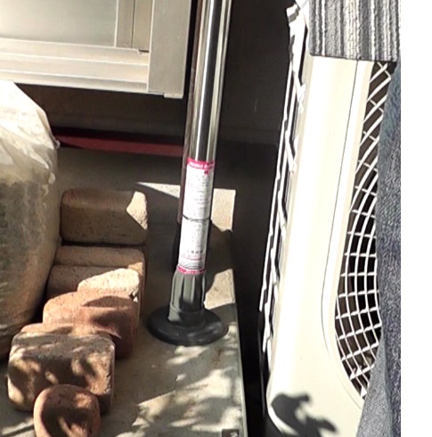 スタンドポールが仮固定出来たら圧着調整ネジを強方向に回してバネのテンションを掛ける